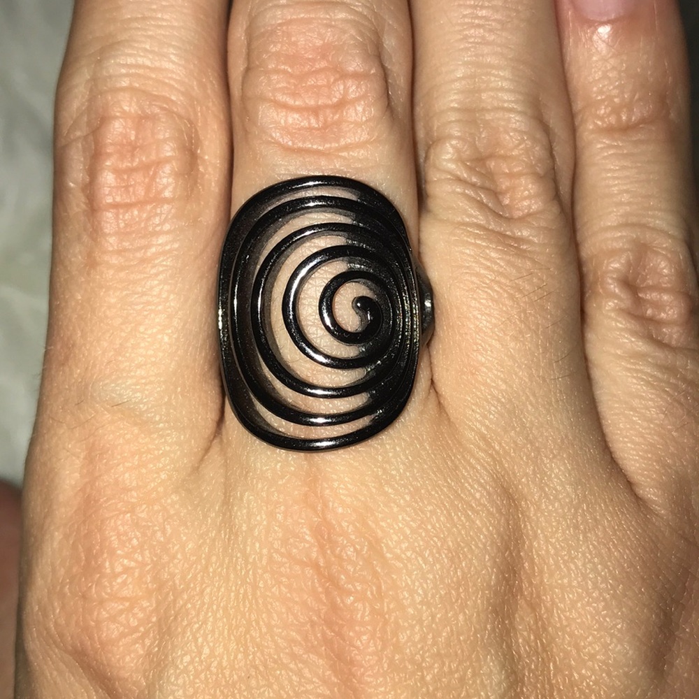 . Premier swirl ring black/gun metal, size 8